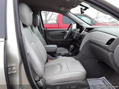 2013 Chevrolet Traverse LT   - Photo 12 - Davenport, IA 52802