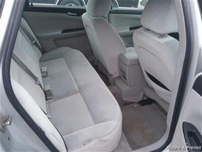2010 Chevrolet Impala LT   - Photo 11 - Davenport, IA 52802