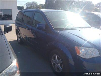 2013 Dodge Grand Caravan SXT   - Photo 4 - Davenport, IA 52802