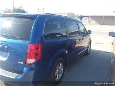 2013 Dodge Grand Caravan SXT   - Photo 6 - Davenport, IA 52802