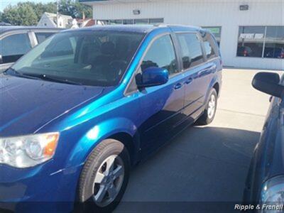 2013 Dodge Grand Caravan SXT   - Photo 3 - Davenport, IA 52802