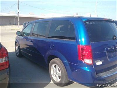 2013 Dodge Grand Caravan SXT   - Photo 7 - Davenport, IA 52802