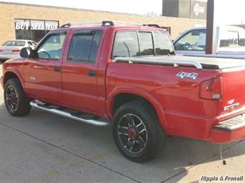 2004 GMC Sonoma SLS 4dr Crew Cab SLS   - Photo 2 - Davenport, IA 52802