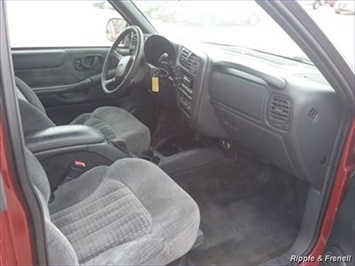 2001 Chevrolet S-10   - Photo 10 - Davenport, IA 52802