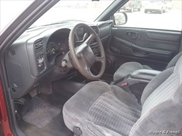 2001 Chevrolet S-10   - Photo 12 - Davenport, IA 52802