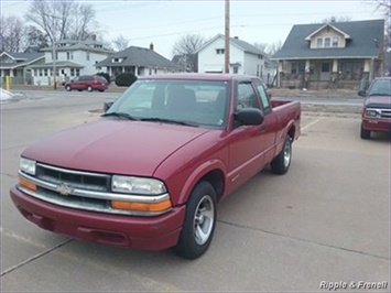 2001 Chevrolet S-10   - Photo 3 - Davenport, IA 52802