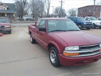 2001 Chevrolet S-10   - Photo 4 - Davenport, IA 52802