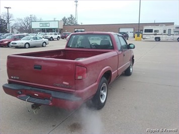 2001 Chevrolet S-10   - Photo 6 - Davenport, IA 52802