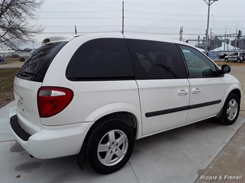 2006 Dodge Caravan SXT   - Photo 7 - Davenport, IA 52802