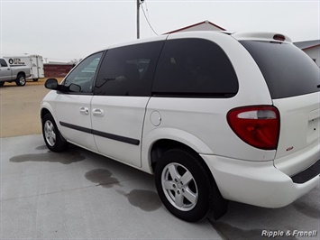 2006 Dodge Caravan SXT   - Photo 5 - Davenport, IA 52802