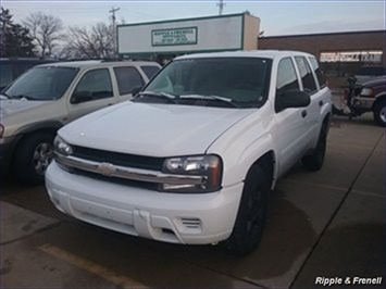 2006 Chevrolet Trailblazer LS LS 4dr SUV   - Photo 1 - Davenport, IA 52802