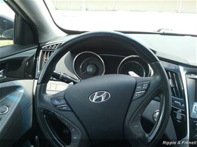 2011 Hyundai SONATA Limited 2.0T   - Photo 12 - Davenport, IA 52802