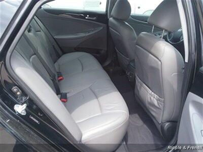 2011 Hyundai SONATA Limited 2.0T   - Photo 11 - Davenport, IA 52802