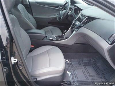 2011 Hyundai SONATA Limited 2.0T   - Photo 10 - Davenport, IA 52802