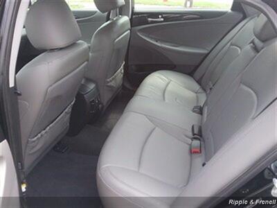 2011 Hyundai SONATA Limited 2.0T   - Photo 9 - Davenport, IA 52802