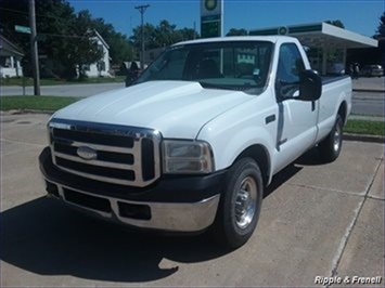 2003 Ford F-250 Super Duty XL 2dr Standard Cab XL   - Photo 1 - Davenport, IA 52802