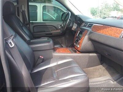 2007 Chevrolet Tahoe LTZ   - Photo 11 - Davenport, IA 52802