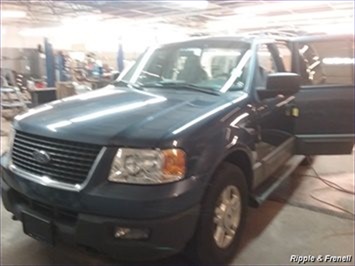 2005 Ford Expedition XLT   - Photo 1 - Davenport, IA 52802