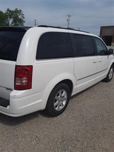 2010 Chrysler Town & Country Touring   - Photo 7 - Davenport, IA 52802