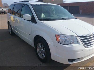 2008 Chrysler Town & Country Touring   - Photo 4 - Davenport, IA 52802