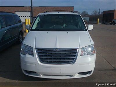 2008 Chrysler Town & Country Touring   - Photo 1 - Davenport, IA 52802