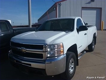 2008 Chevrolet Silverado 2500 Work Truck   - Photo 1 - Davenport, IA 52802