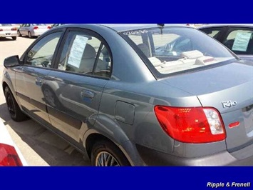 2007 Kia Rio   - Photo 2 - Davenport, IA 52802