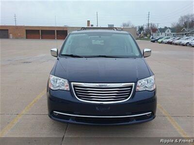 2012 Chrysler Town & Country Touring-L   - Photo 1 - Davenport, IA 52802