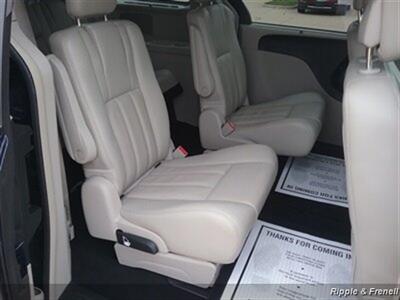 2012 Chrysler Town & Country Touring-L   - Photo 12 - Davenport, IA 52802