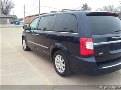 2012 Chrysler Town & Country Touring-L   - Photo 7 - Davenport, IA 52802