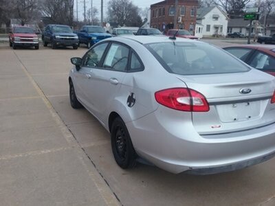 2013 Ford Fiesta S   - Photo 7 - Davenport, IA 52802