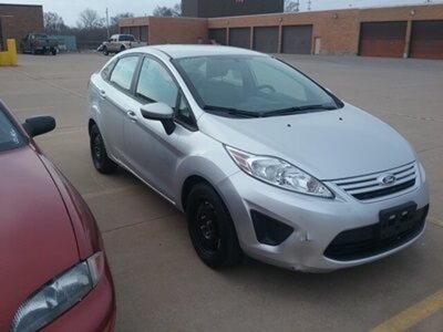 2013 Ford Fiesta S   - Photo 4 - Davenport, IA 52802
