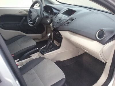 2013 Ford Fiesta S   - Photo 11 - Davenport, IA 52802