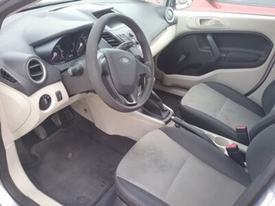 2013 Ford Fiesta S   - Photo 8 - Davenport, IA 52802