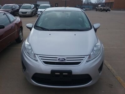 2013 Ford Fiesta S   - Photo 1 - Davenport, IA 52802
