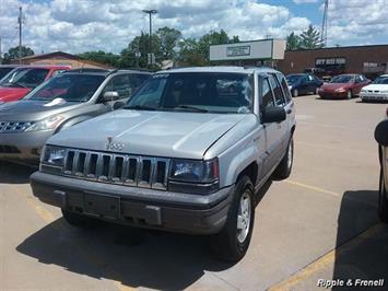 1995 Jeep Grand Cherokee Laredo 4dr Laredo   - Photo 1 - Davenport, IA 52802