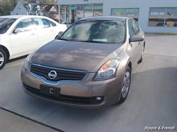 2007 Nissan Altima 2.5   - Photo 1 - Davenport, IA 52802