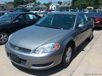 2008 Chevrolet Impala LT   - Photo 1 - Davenport, IA 52802