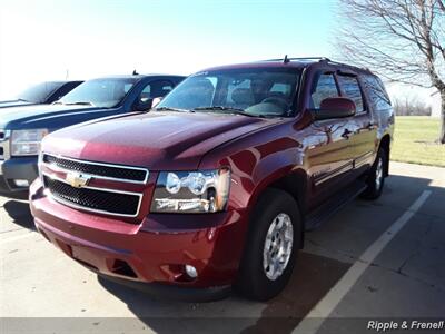 2010 Chevrolet Suburban LT 1500   - Photo 3 - Davenport, IA 52802