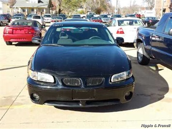 2002 Pontiac Grand Prix SE   - Photo 1 - Davenport, IA 52802