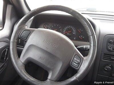 2000 Jeep Grand Cherokee Laredo   - Photo 12 - Davenport, IA 52802