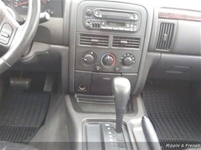 2000 Jeep Grand Cherokee Laredo   - Photo 13 - Davenport, IA 52802