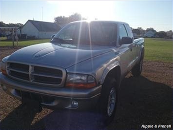 2004 Dodge Dakota 2dr Club Cab   - Photo 1 - Davenport, IA 52802