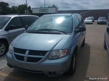 2006 Dodge Grand Caravan SXT - Photo 1 - Davenport, IA 52802