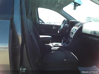 2011 GMC Acadia SLE   - Photo 12 - Davenport, IA 52802