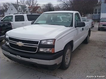 2006 Chevrolet Silverado 1500 Work Truck   - Photo 1 - Davenport, IA 52802