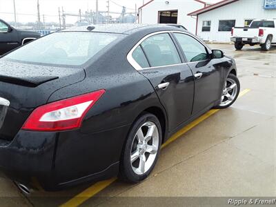 2011 Nissan Maxima 3.5 S   - Photo 10 - Davenport, IA 52802