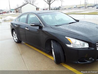 2011 Nissan Maxima 3.5 S   - Photo 13 - Davenport, IA 52802