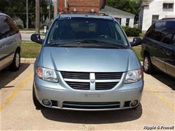 2006 Dodge Grand Caravan SXT   - Photo 1 - Davenport, IA 52802