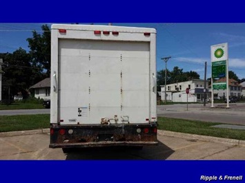 2000 Chevrolet Silverado 3500 Express cutaway   - Photo 2 - Davenport, IA 52802